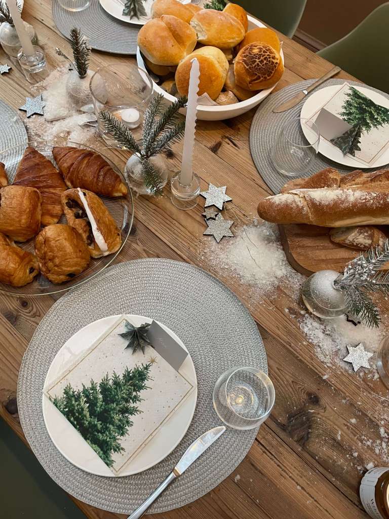 Kersttafelstyling ontbijt